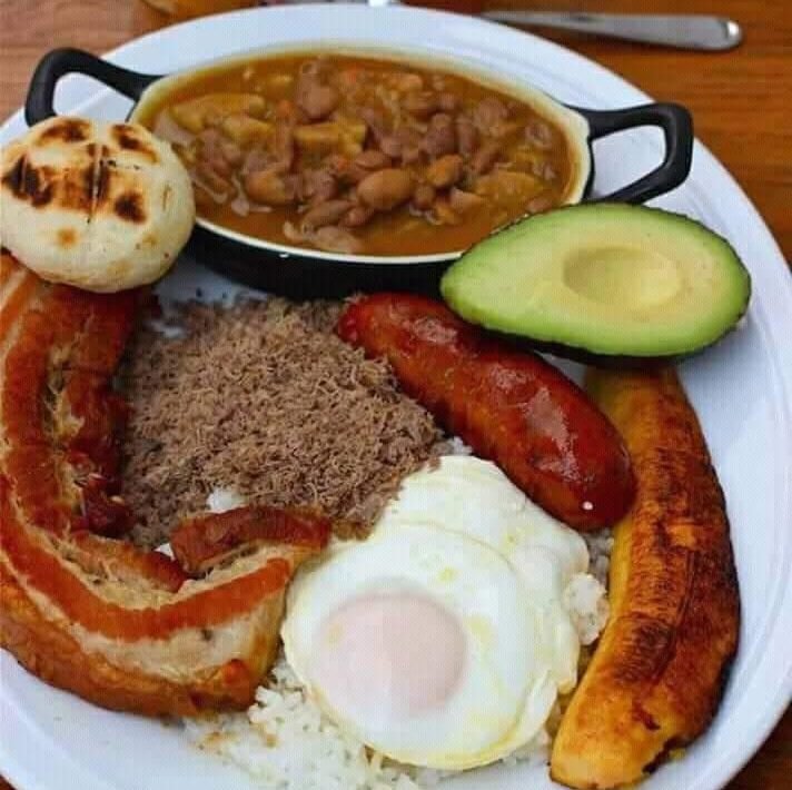 Bandeja paisa gastronomía típica Pereira Colombia restaurantes